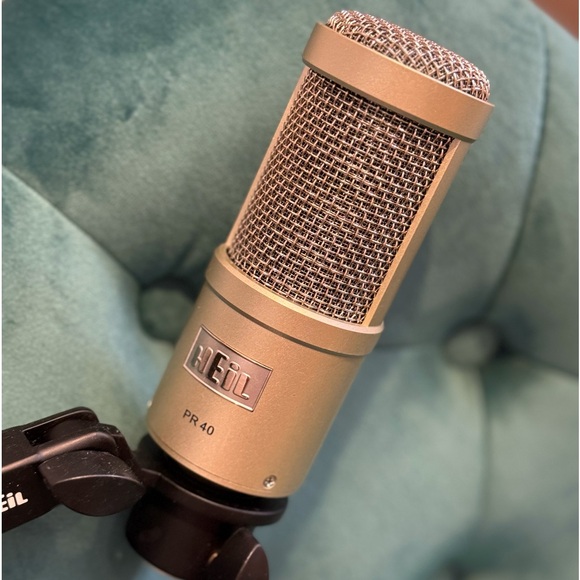Heil Sound PR40 Large-Diaphragm Multipurpose Dynamic Microphone WITH boom arm. - Picture 1 of 6